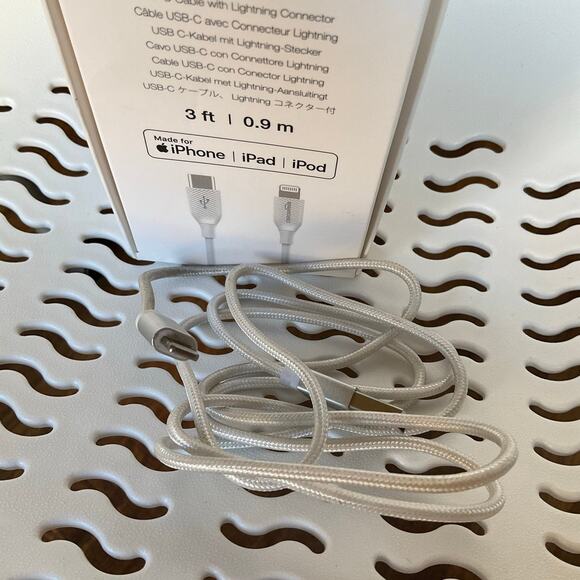 USB-A Cable with Lightning Connector, AmazonBasics, 3 ft - Picture 2 of 3